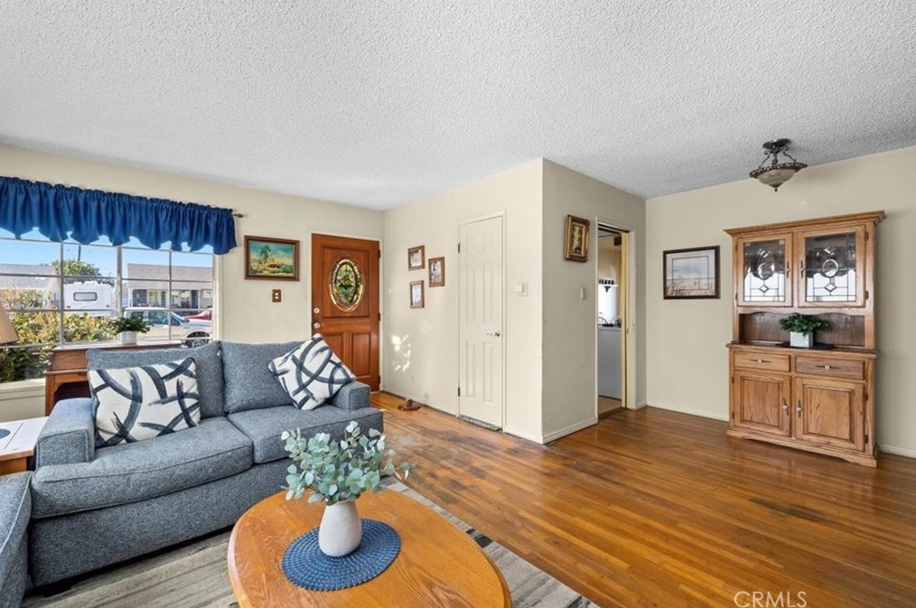 15328 Cranbrook Ave, Lawndale CA  90260-2425 exterior