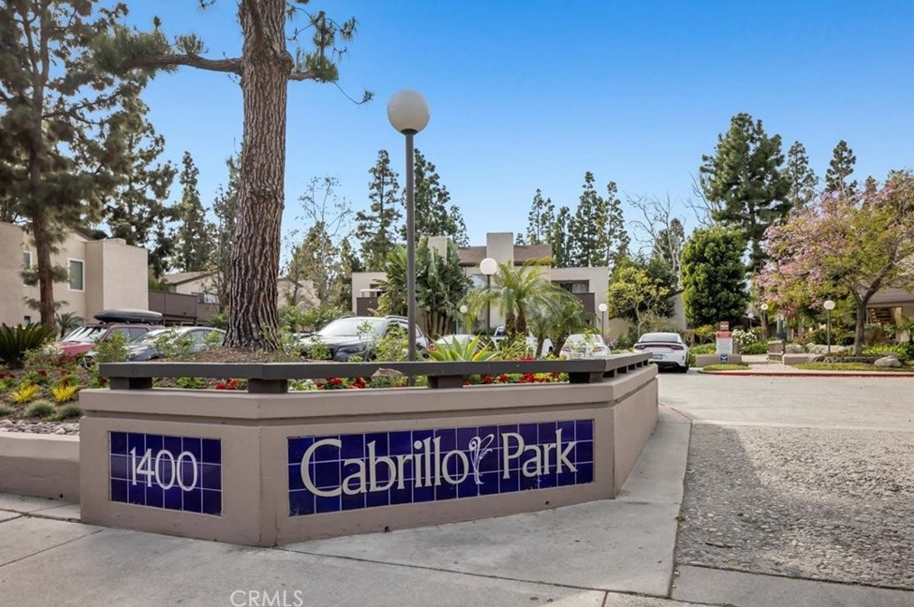 1344 Cabrillo Park Dr, Santa Ana CA  92701-3158 exterior