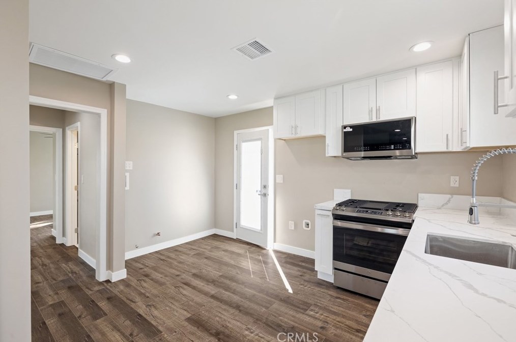 5124 135th St, Hawthorne CA  90250-5630 exterior