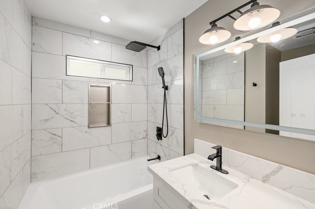 5124 135th St, Hawthorne CA  90250-5630 exterior