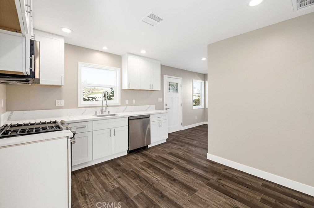 5124 135th St, Hawthorne CA  90250-5630 exterior