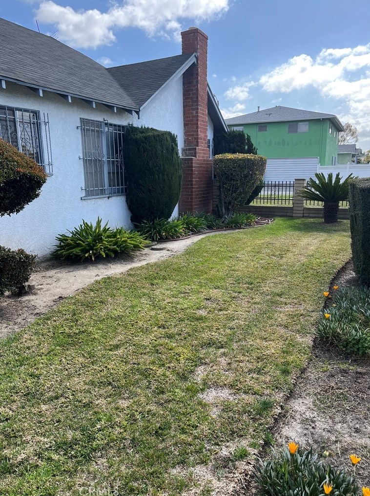 305 115th St, Los Angeles CA  90061-2901 exterior