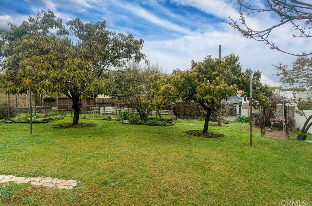 525 Maple Ave, El Segundo CA  90245-2425 exterior