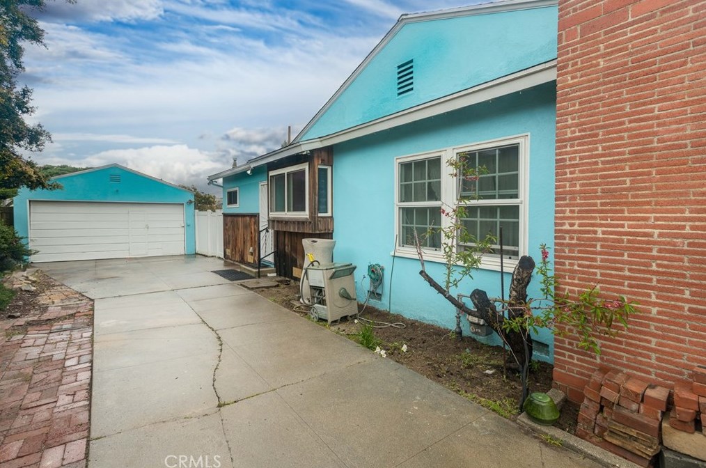 525 Maple Ave, El Segundo CA  90245-2425 exterior