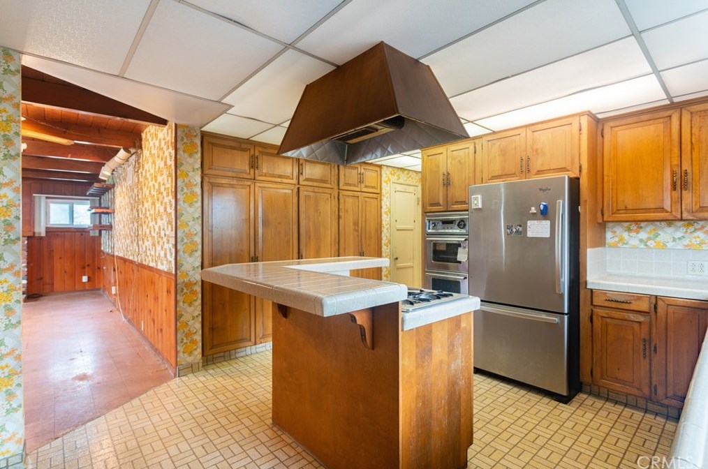 525 Maple Ave, El Segundo CA  90245-2425 exterior