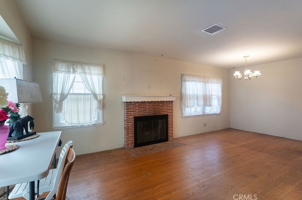 525 Maple Ave, El Segundo CA  90245-2425 exterior