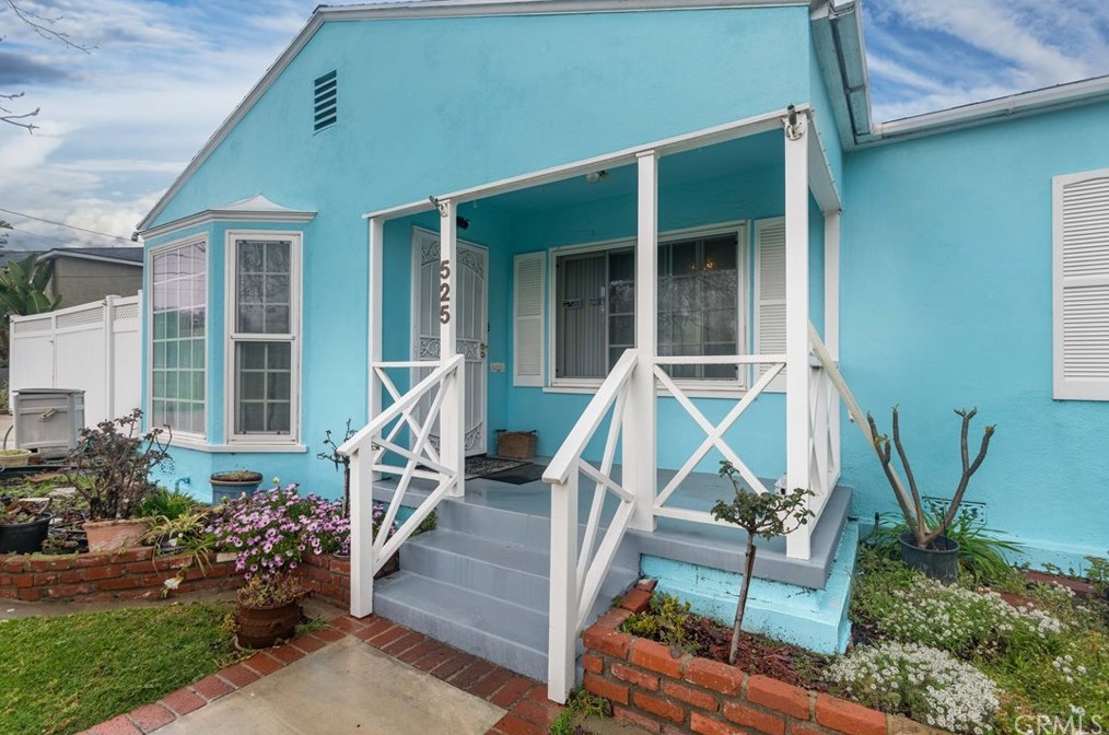 525 Maple Ave, El Segundo CA  90245-2425 exterior