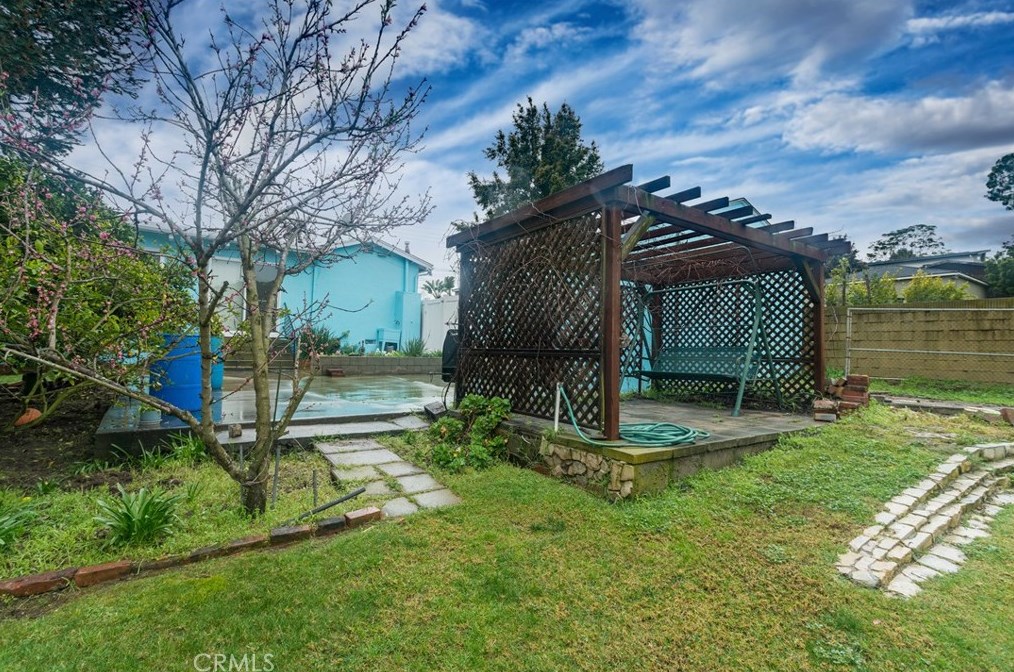 525 Maple Ave, El Segundo CA  90245-2425 exterior