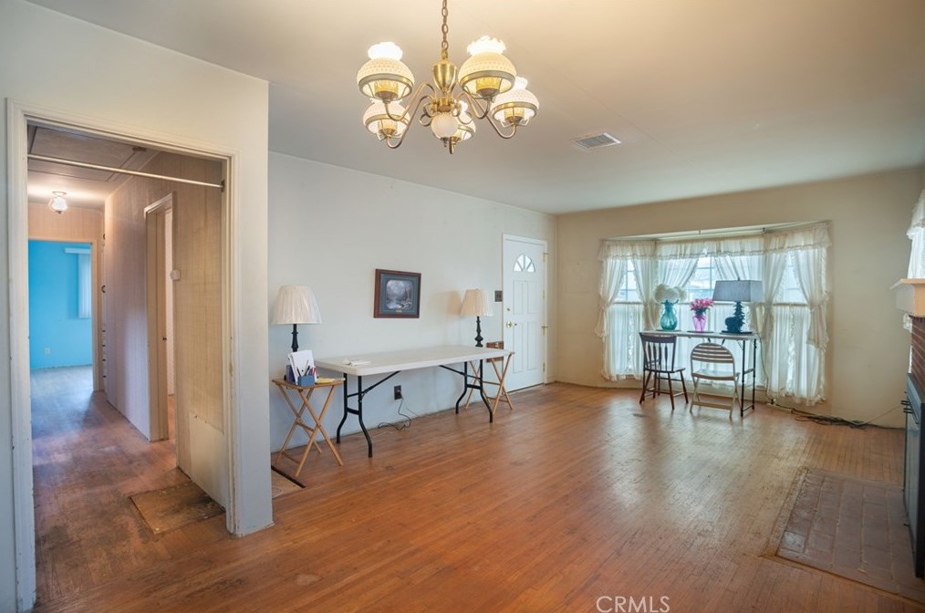 525 Maple Ave, El Segundo CA  90245-2425 exterior