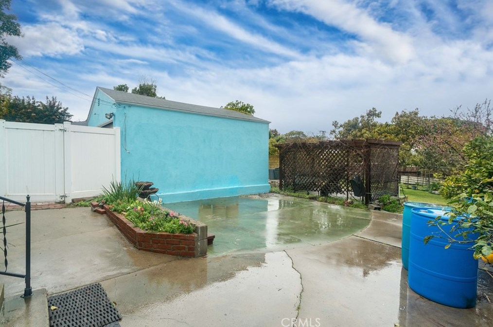 525 Maple Ave, El Segundo CA  90245-2425 exterior