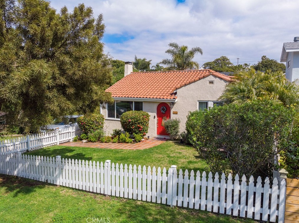 322 Loma Vista St, El Segundo CA  90245-2901 exterior