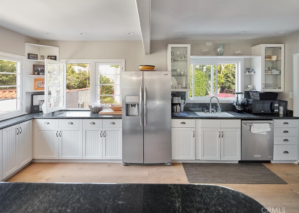 322 Loma Vista St, El Segundo CA  90245-2901 exterior