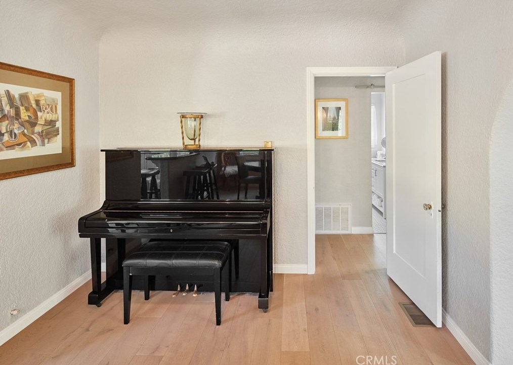 322 Loma Vista St, El Segundo CA  90245-2901 exterior