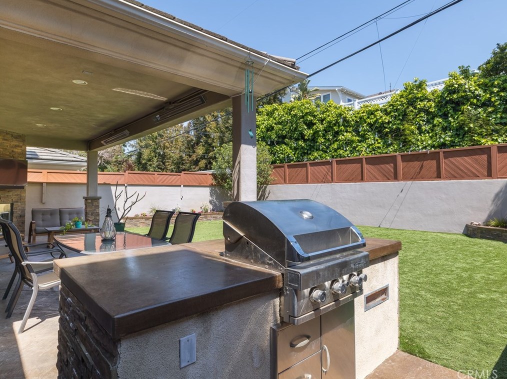 828 Penn St, El Segundo CA  90245-2511 exterior