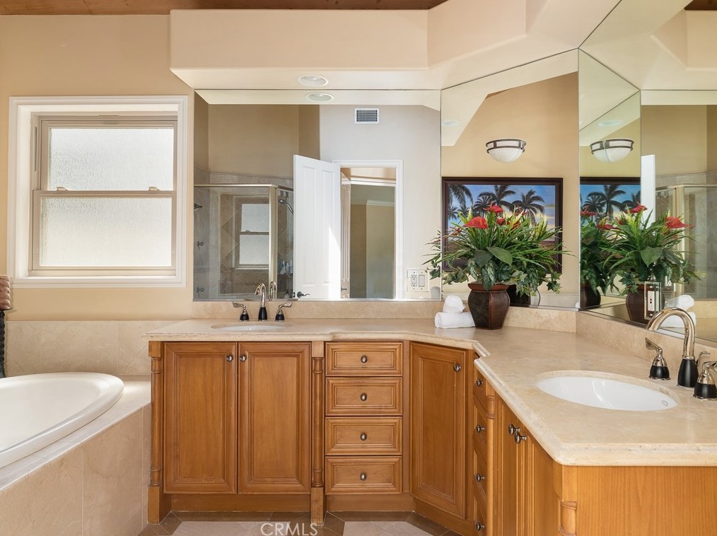 828 Penn St, El Segundo CA  90245-2511 exterior