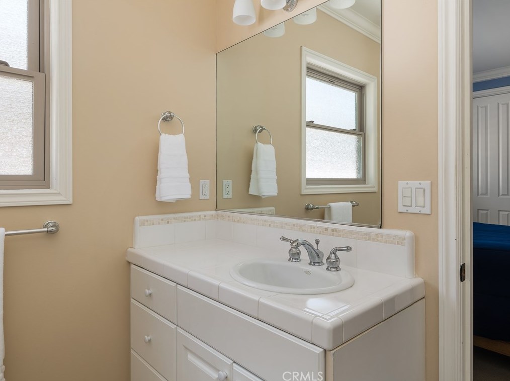 828 Penn St, El Segundo CA  90245-2511 exterior