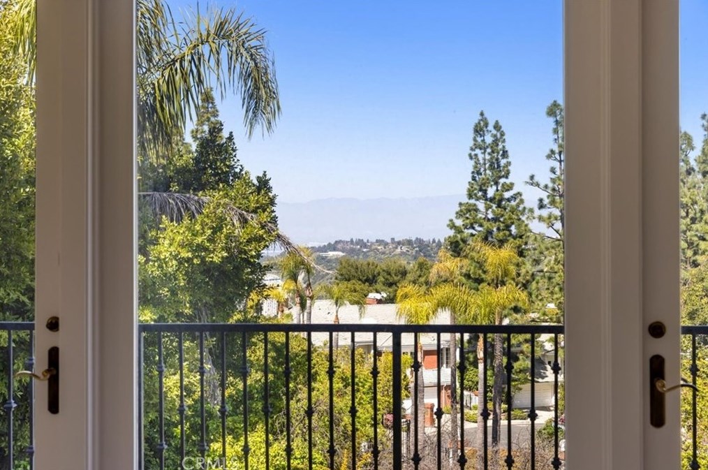 12643 Promontory Rd, Los Angeles CA  90049-6813 exterior