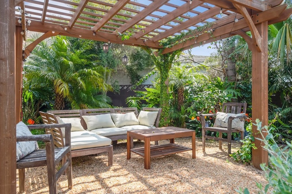 3818 Lyceum Ave, Los Angeles CA  90066-4125 exterior