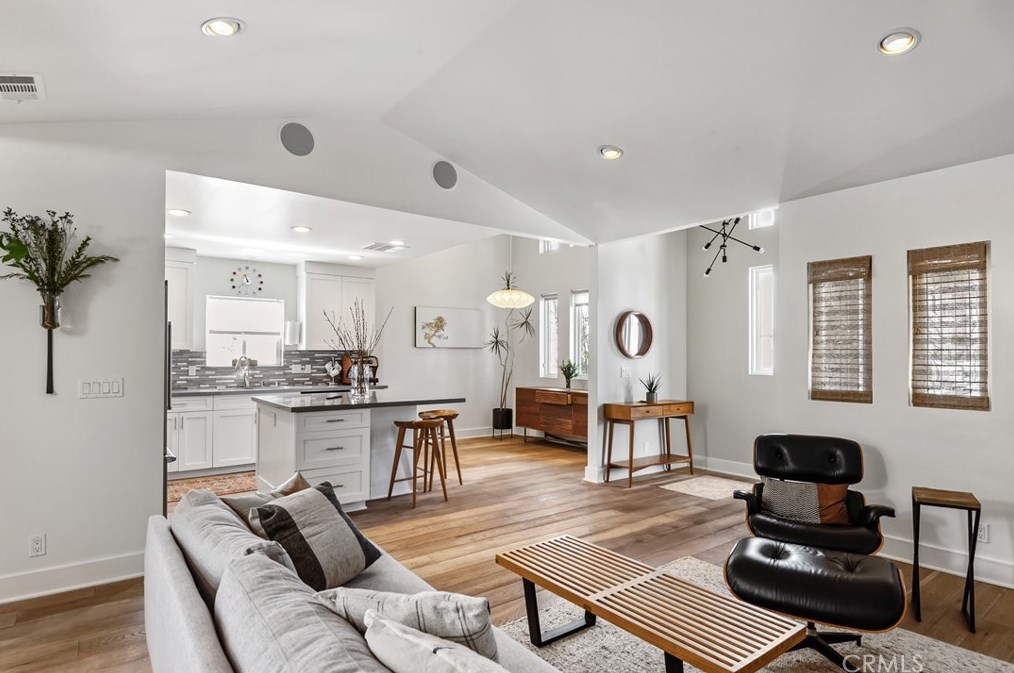 3818 Lyceum Ave, Los Angeles CA  90066-4125 exterior