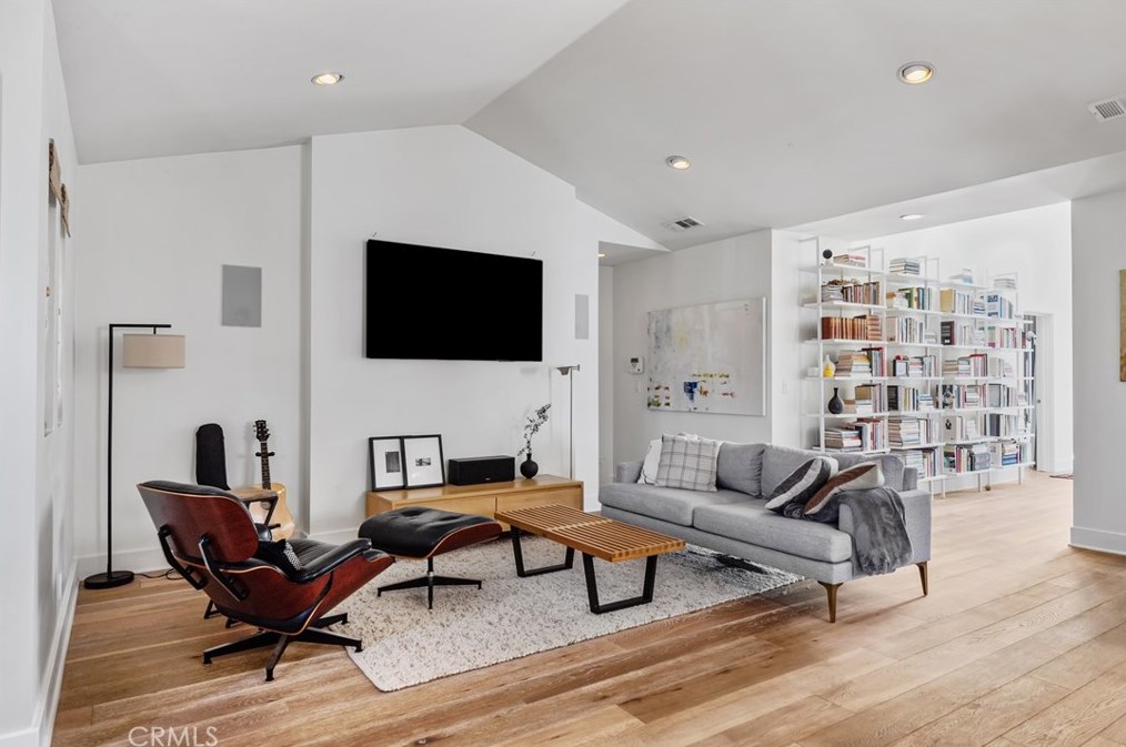 3818 Lyceum Ave, Los Angeles CA  90066-4125 exterior