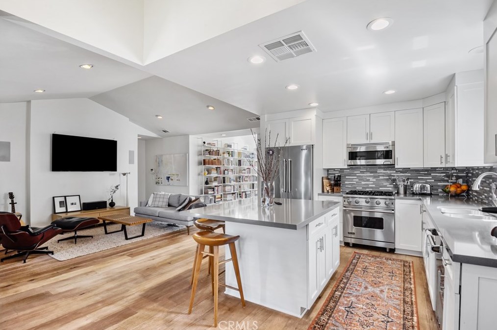 3818 Lyceum Ave, Los Angeles CA  90066-4125 exterior