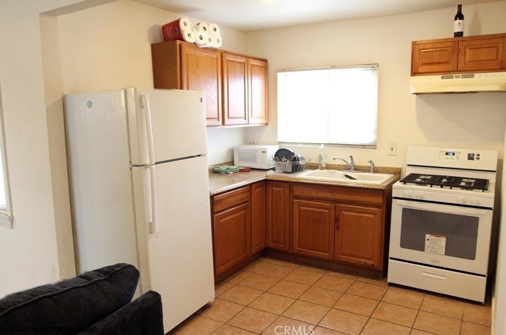 1432 58th St, Los Angeles CA  90011-4928 exterior