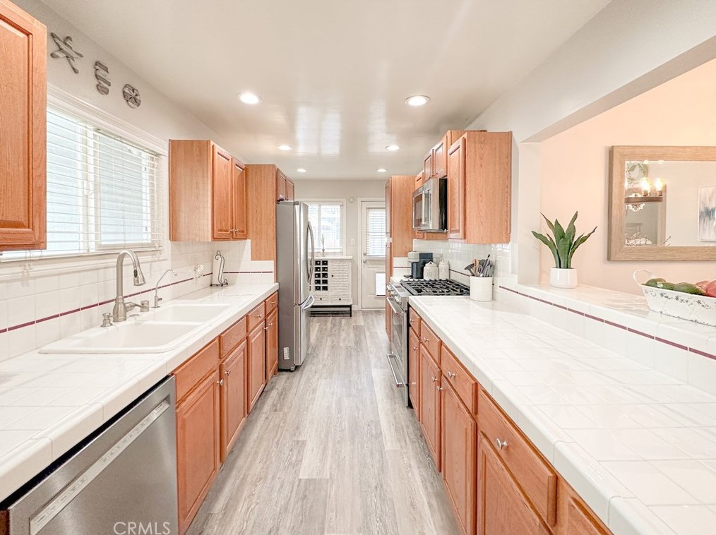 14818 Fonthill Ave, Hawthorne, CA 90250