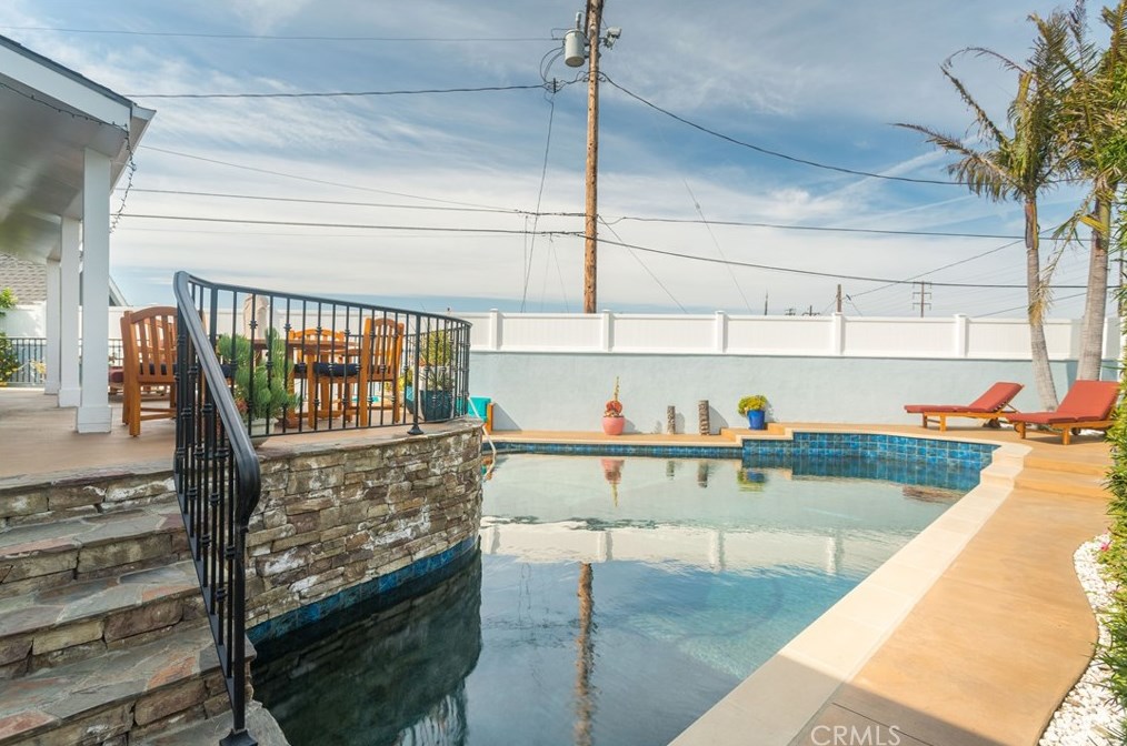 1013 Walnut Ave, El Segundo CA  90245-2550 exterior