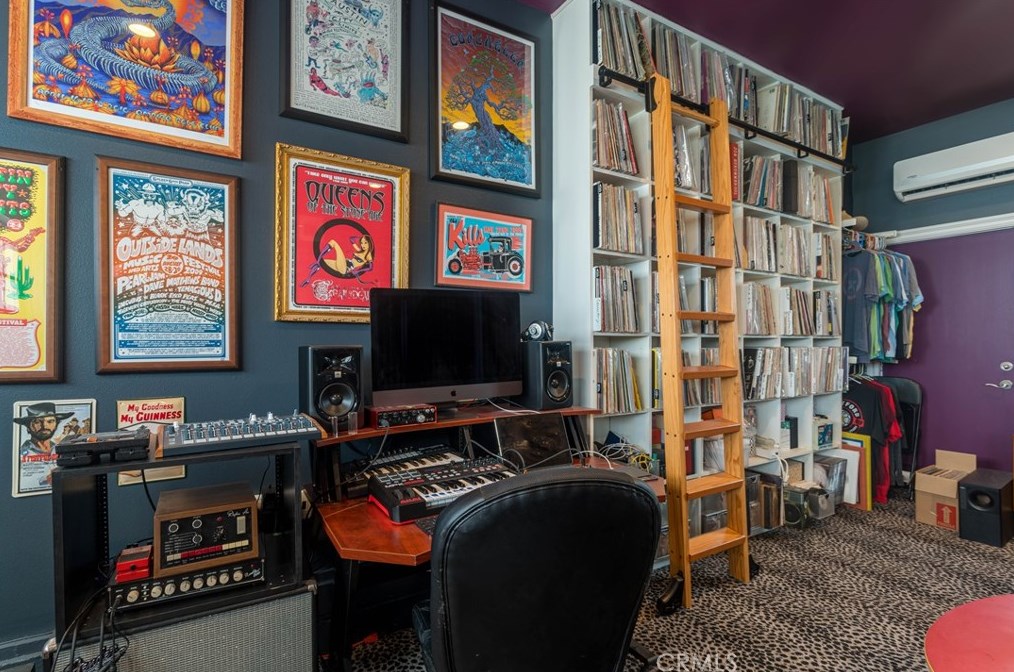 1013 Walnut Ave, El Segundo CA  90245-2550 exterior