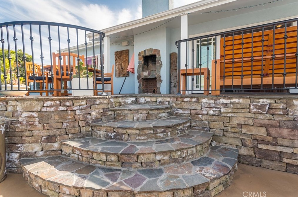 1013 Walnut Ave, El Segundo CA  90245-2550 exterior