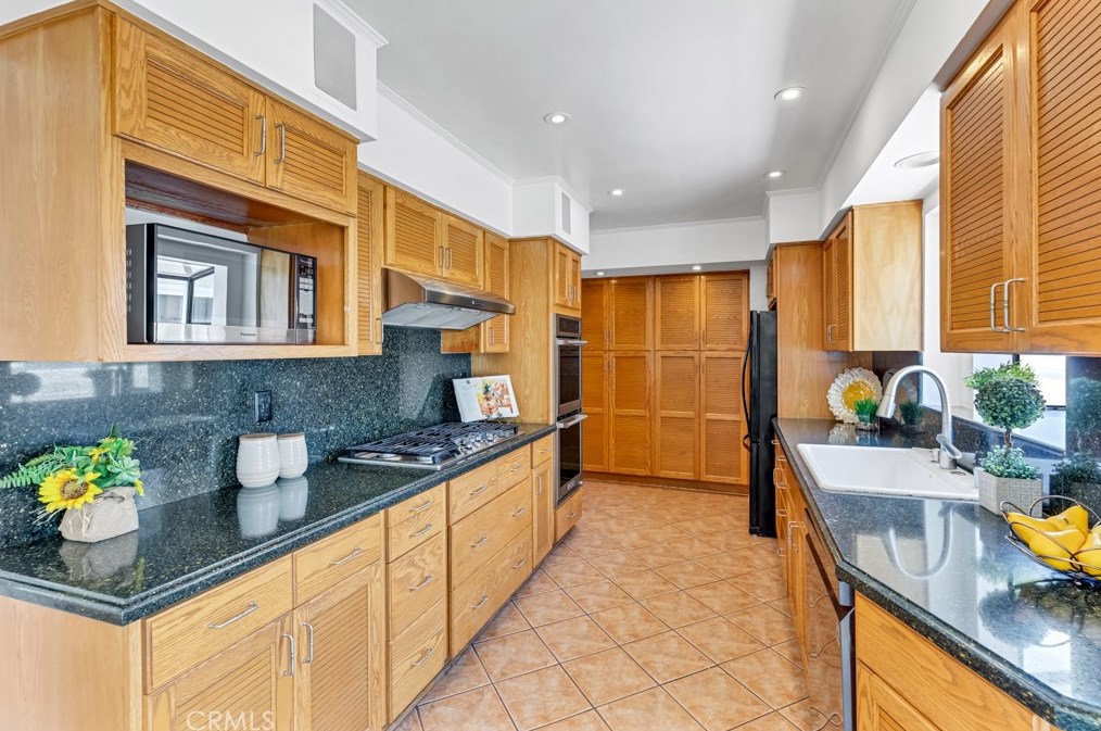 9619 Monte Mar Dr, Los Angeles CA  90035-4015 exterior