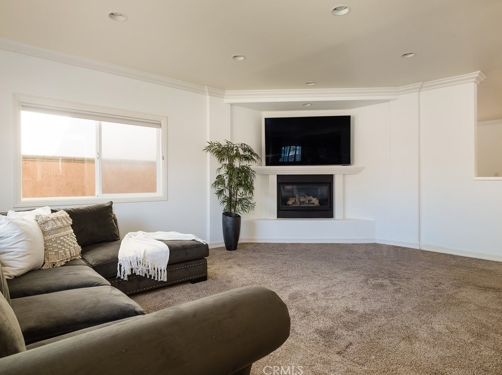 539 Maple Ave, El Segundo CA  90245-2425 exterior