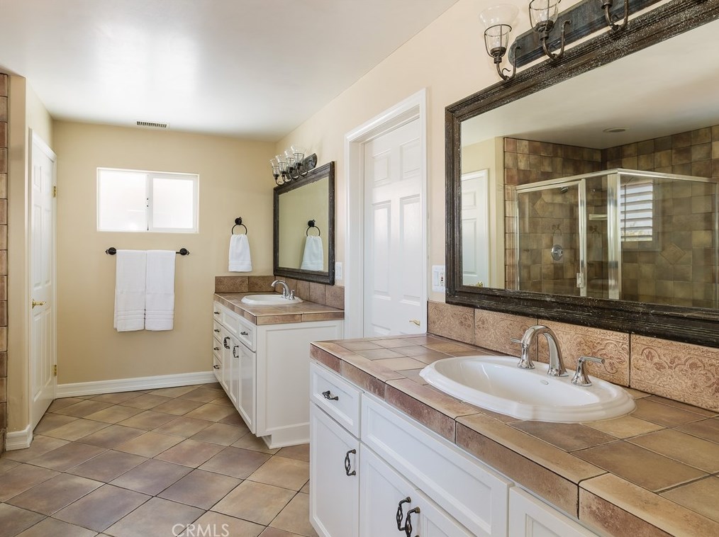 539 Maple Ave, El Segundo CA  90245-2425 exterior