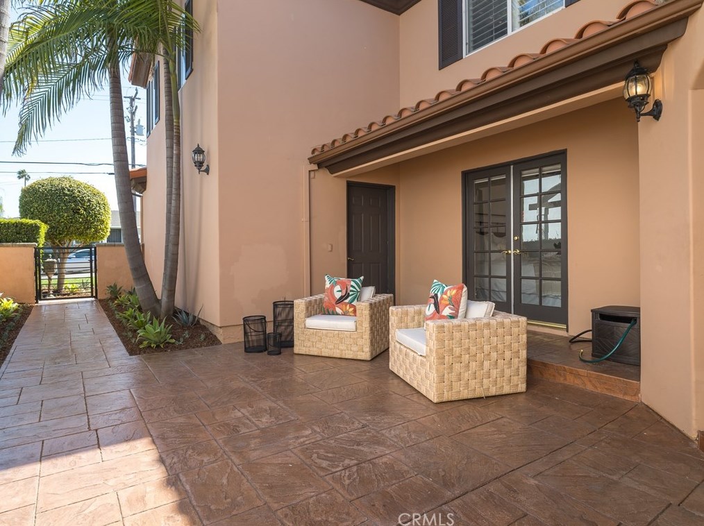 539 Maple Ave, El Segundo CA  90245-2425 exterior