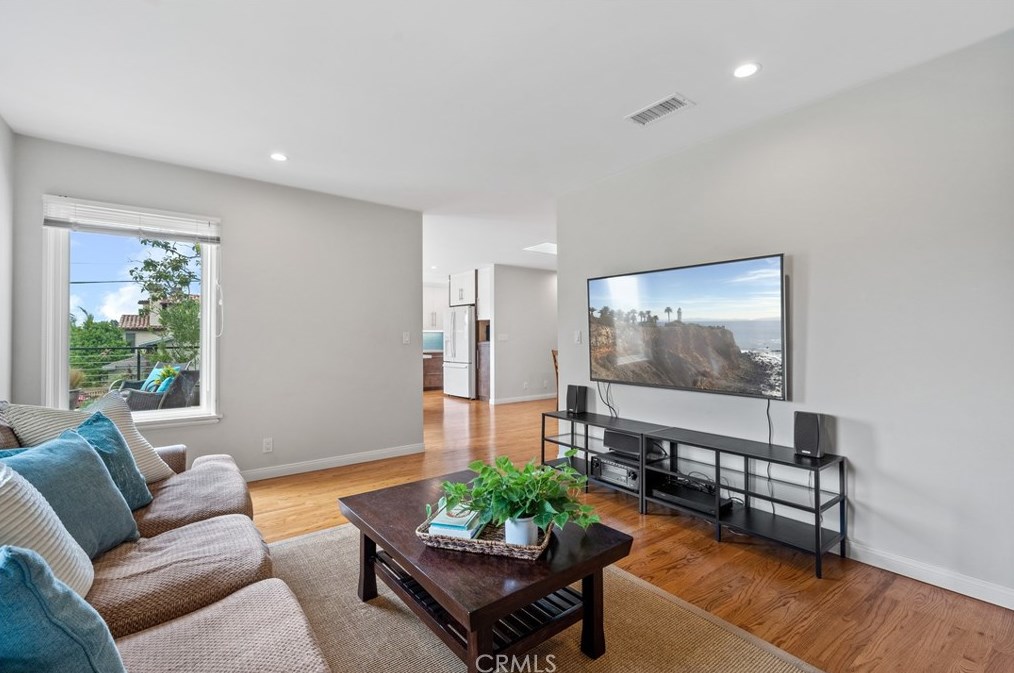 801 Bungalow Dr, El Segundo CA  90245-2540 exterior