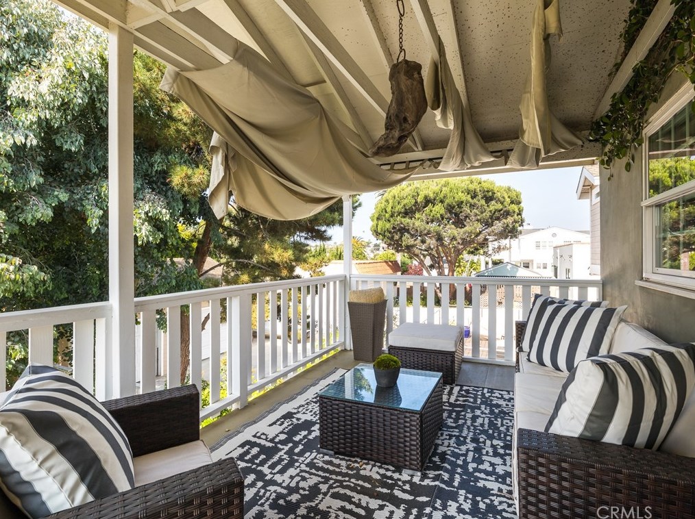 228 Maple Ave, El Segundo CA  90245-2330 exterior