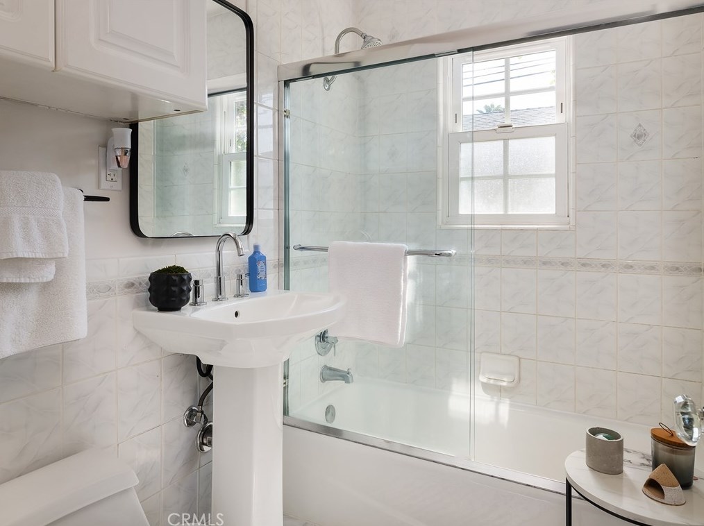 228 Maple Ave, El Segundo CA  90245-2330 exterior