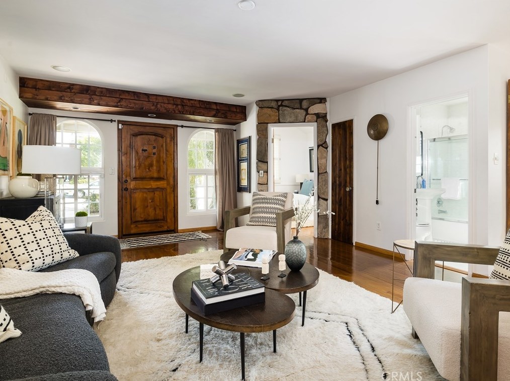 228 Maple Ave, El Segundo CA  90245-2330 exterior