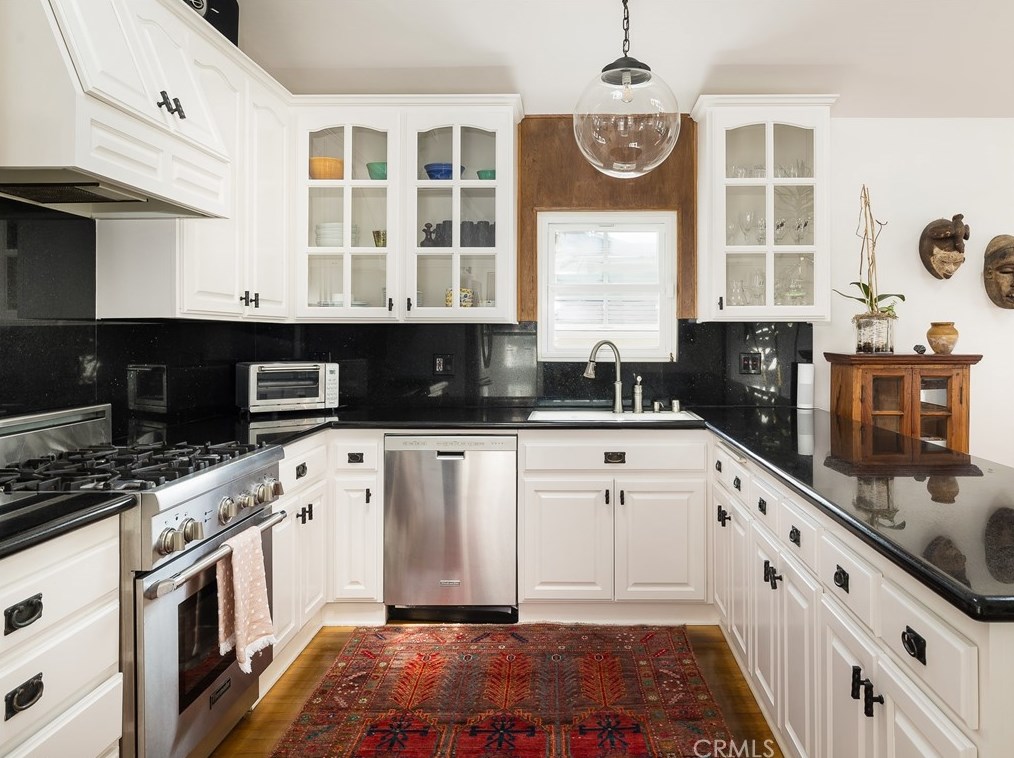 228 Maple Ave, El Segundo CA  90245-2330 exterior