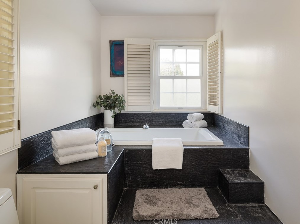 228 Maple Ave, El Segundo CA  90245-2330 exterior