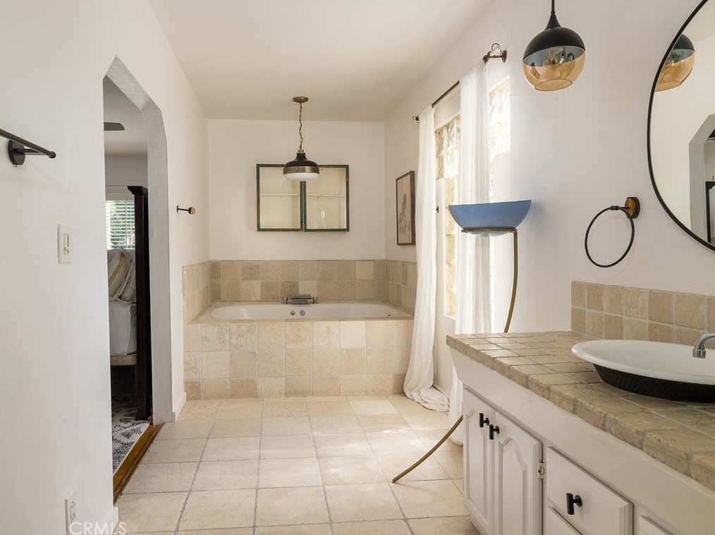 228 Maple Ave, El Segundo CA  90245-2330 exterior