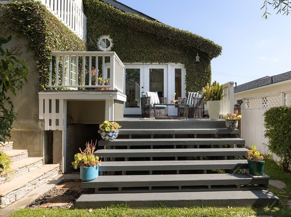 228 Maple Ave, El Segundo CA  90245-2330 exterior