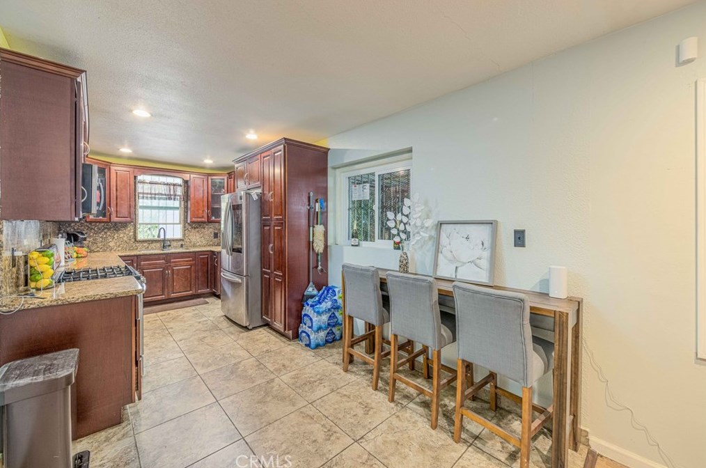 1118 Lanzit Ave, Los Angeles CA  90059-1552 exterior