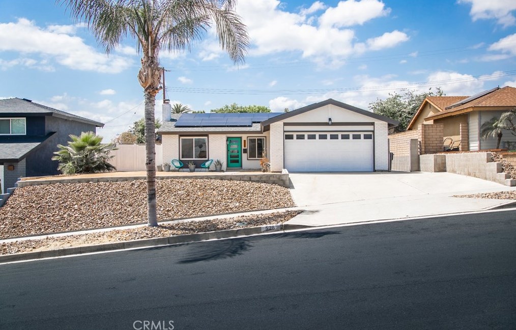 528 San Gorgonio Dr, Corona CA  92879-1049 exterior