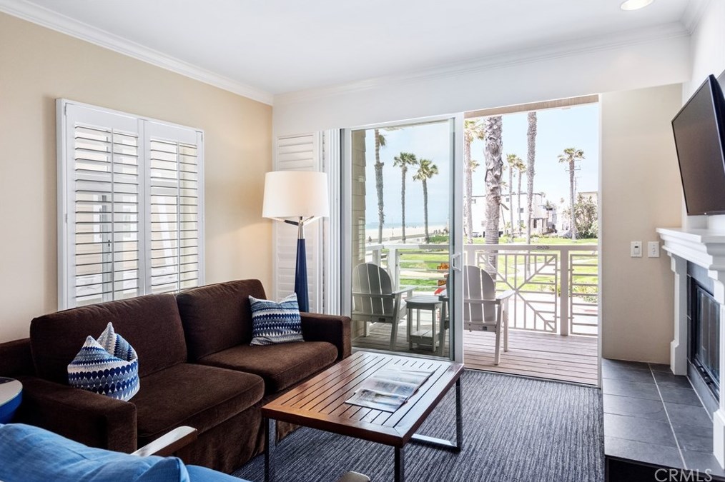 1300 The Strand, Hermosa Beach CA  90254-3548 exterior