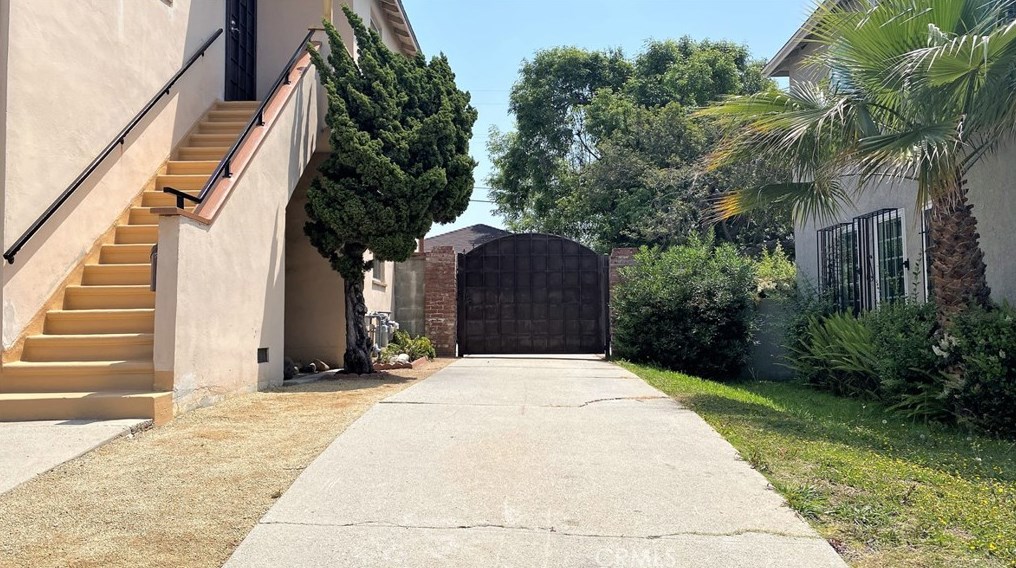 10514 Haas Ave, Los Angeles CA  90047-4334 exterior