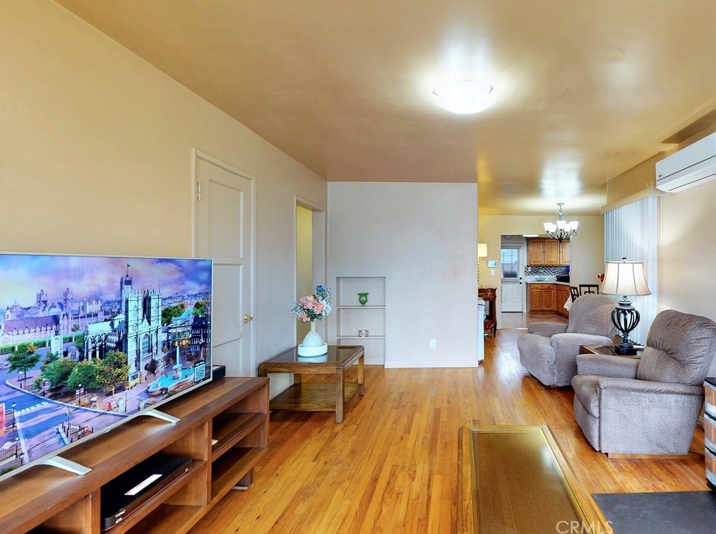10514 Haas Ave, Los Angeles CA  90047-4334 exterior