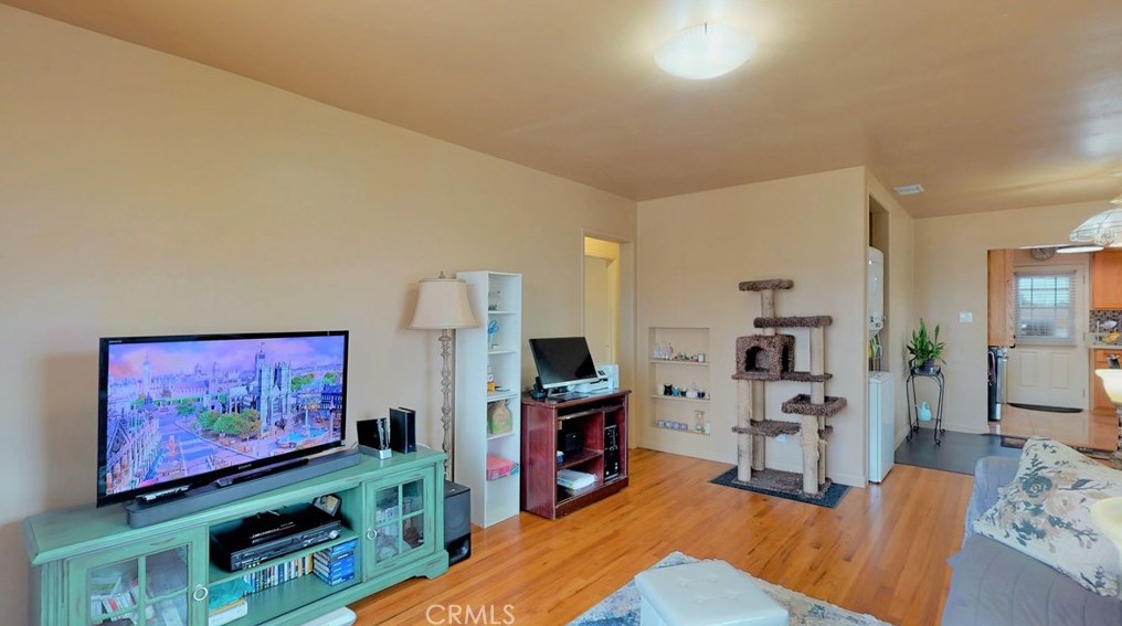 10514 Haas Ave, Los Angeles CA  90047-4334 exterior