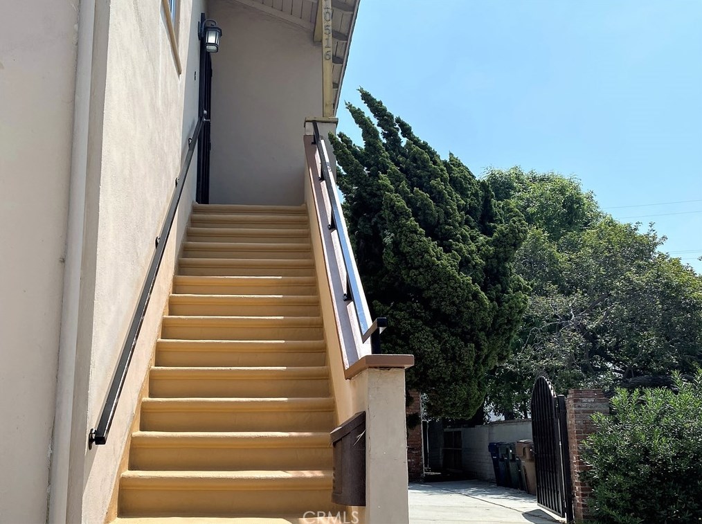 10514 Haas Ave, Los Angeles CA  90047-4334 exterior