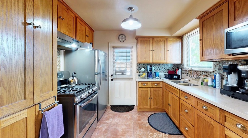 10514 Haas Ave, Los Angeles CA  90047-4334 exterior